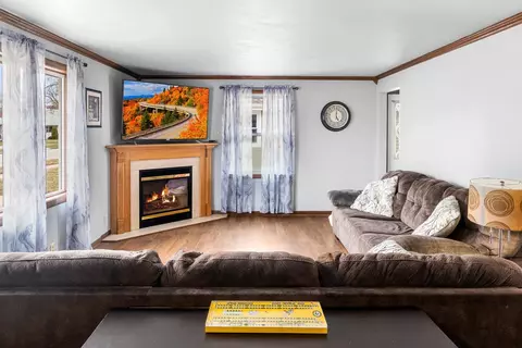 Living - 1137 W Frances St, Appleton, WI 54914 photo 4 of 6