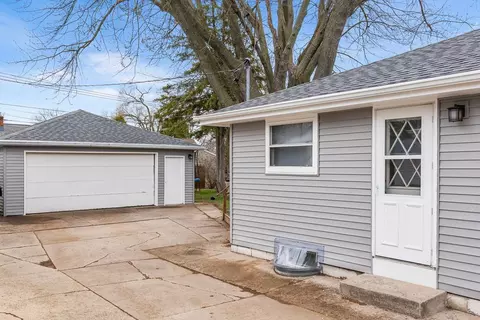 Exterior - 1137 W Frances St, Appleton, WI 54914 photo 5 of 14