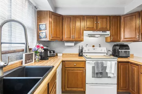 Kitchen - 1137 W Frances St, Appleton, WI 54914 photo 4 of 4