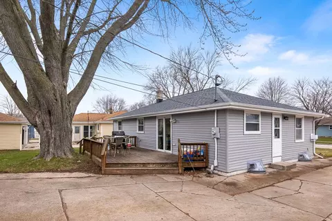 Exterior - 1137 W Frances St, Appleton, WI 54914 photo 6 of 14