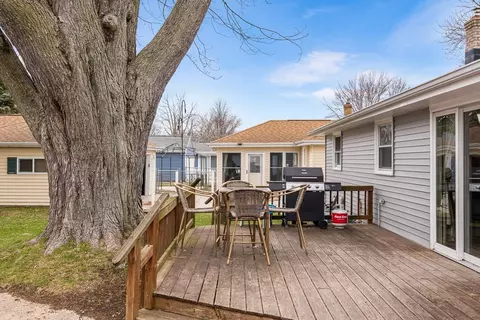 Exterior - 1137 W Frances St, Appleton, WI 54914 photo 8 of 14