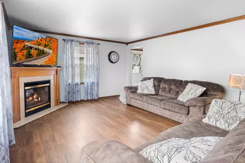 Living - 1137 W Frances St, Appleton, WI 54914 photo 3 of 6