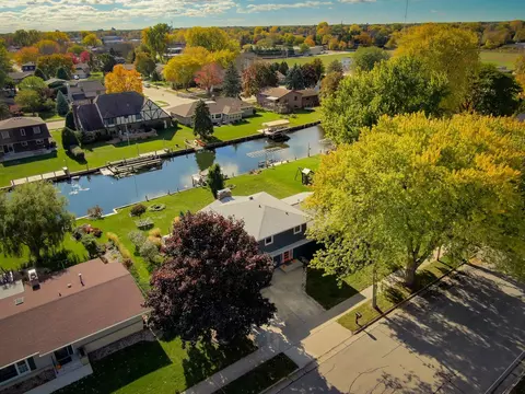 901 Anchorage Ct, Oshkosh, WI 54901