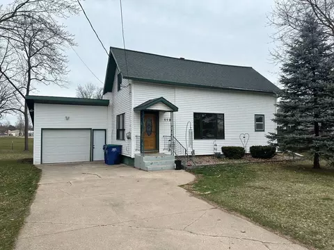 113 E Madison St, Clintonville, WI 54929