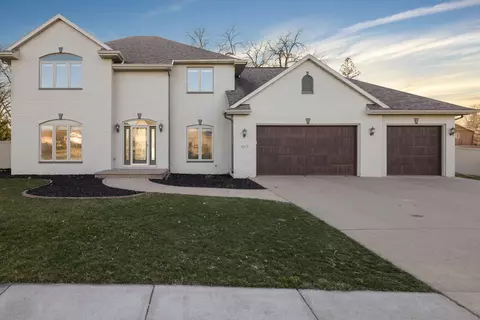 663 Yorkshire Rd, Neenah, WI 54956