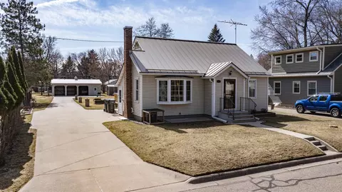 413 Wisconsin St, Waupaca, WI 54981