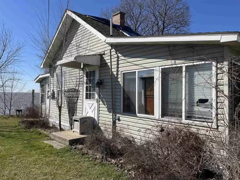 653 Long Beach Dr, Chilton, WI 53014
