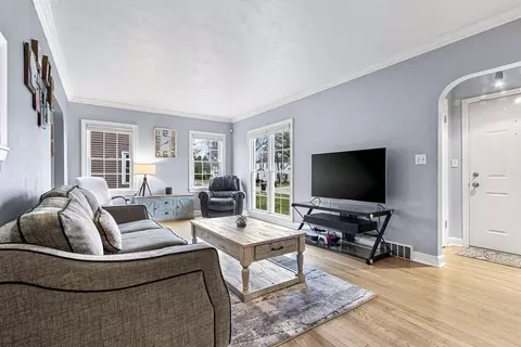 Living - 1810 S Bouten St, Appleton, WI 54915 photo 2 of 5