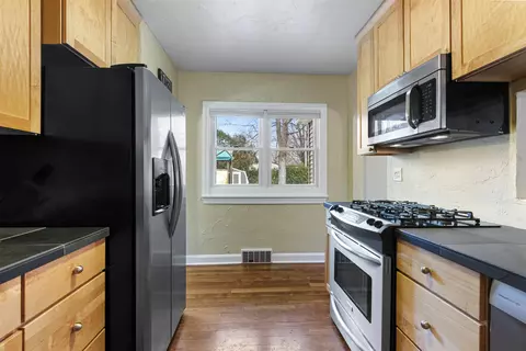 Kitchen - 1810 S Bouten St, Appleton, WI 54915 photo 4 of 5