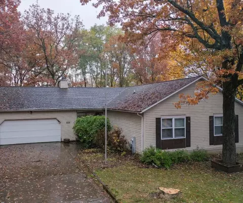 525 Timber Dr, Waupaca, WI 54981