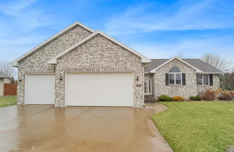 805 W Ann St, Kaukauna, WI 54130