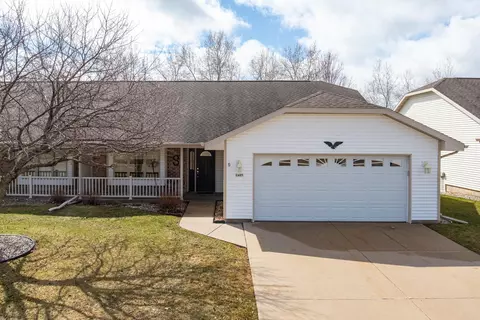 2405 Patriot Ln, Oshkosh, WI 54904