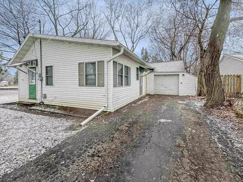 5086 Adams St, Butte Des Morts, WI 54927