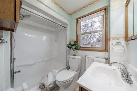 Bath - 1727 N Ullman St, Appleton, WI 54911 photo 1 of 3