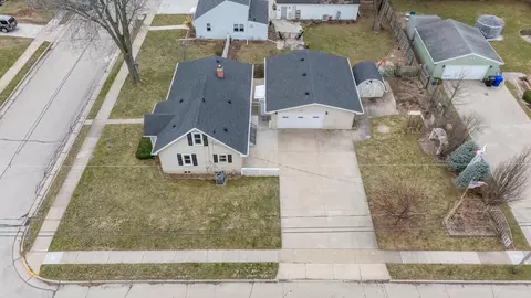 Exterior - 1727 N Ullman St, Appleton, WI 54911 photo 8 of 9