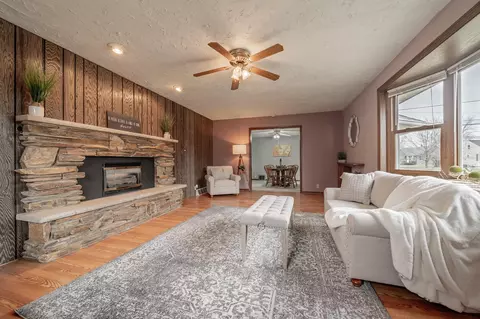 Living - 1727 N Ullman St, Appleton, WI 54911 photo 2 of 4