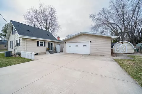 Exterior - 1727 N Ullman St, Appleton, WI 54911 photo 4 of 9