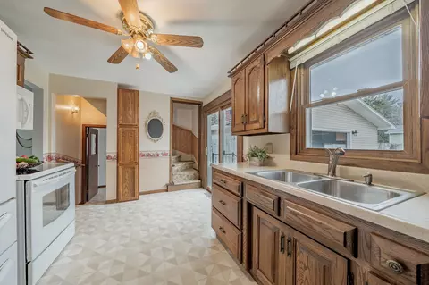 Kitchen - 1727 N Ullman St, Appleton, WI 54911 photo 4 of 5