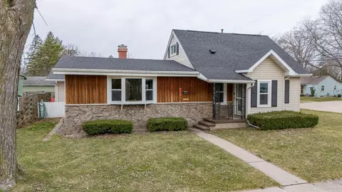 Exterior - 1727 N Ullman St, Appleton, WI 54911 photo 6 of 9