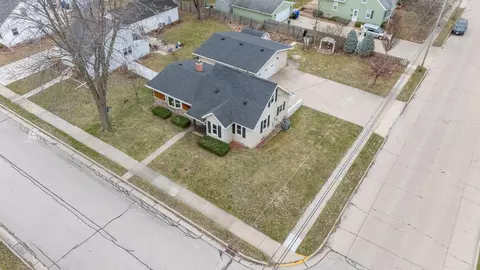 Exterior - 1727 N Ullman St, Appleton, WI 54911 photo 7 of 9