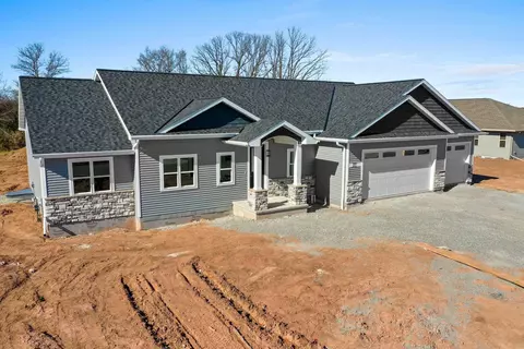 377 Willie Mays Cir, De Pere, WI 54115