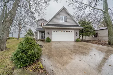 2169 N Point Comfort Rd, Oshkosh, WI 54902