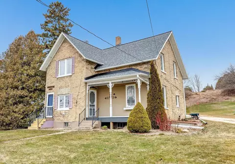 223 N Water St, Algoma, WI 54201