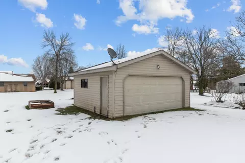 Exterior - w5670 Vans Road, Appleton, WI 54915 photo 2 of 22