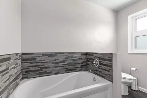 Bath - w5670 Vans Road, Appleton, WI 54915 photo 2 of 4