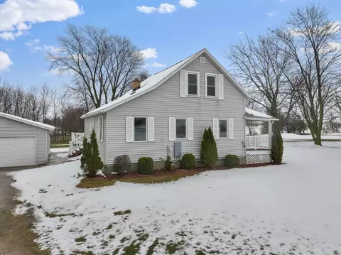 5575 Cth R, Denmark, WI 54208