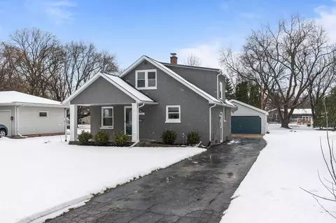 1420 N Owaissa St, Appleton, WI 54911