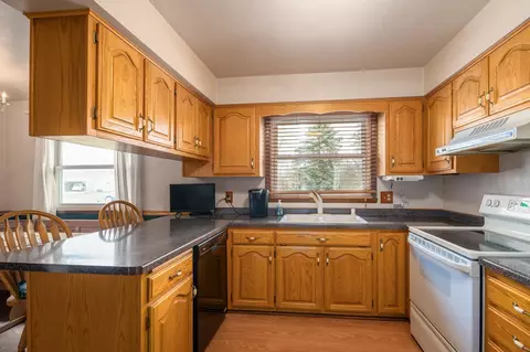 Kitchen - 25 W Sioux Dr, Appleton, WI 54911 photo 4 of 5