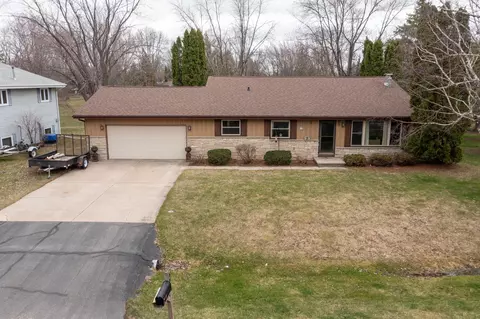 Exterior - 25 W Sioux Dr, Appleton, WI 54911 photo 5 of 11