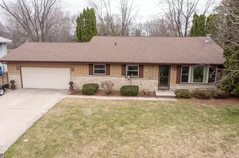 25 W Sioux Dr, Appleton, WI 54911