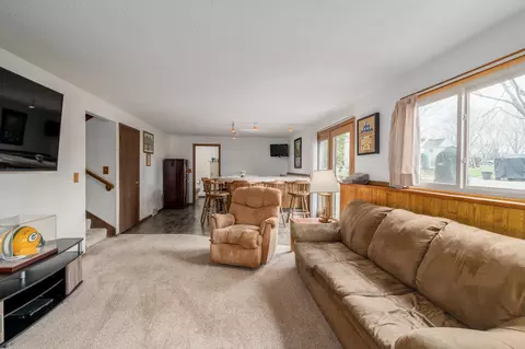 Living - 25 W Sioux Dr, Appleton, WI 54911 photo 4 of 4