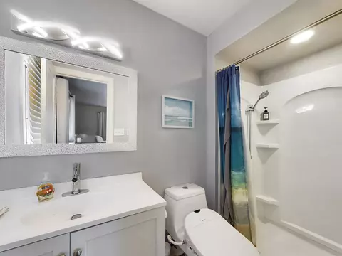 Bath - 4 Meadowbrook Ct, Appleton, WI 54914 photo 3 of 3