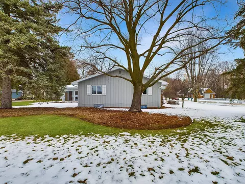 Exterior - 4 Meadowbrook Ct, Appleton, WI 54914 photo 10 of 10