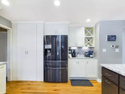 Kitchen - 4 Meadowbrook Ct, Appleton, WI 54914 photo 2 of 4