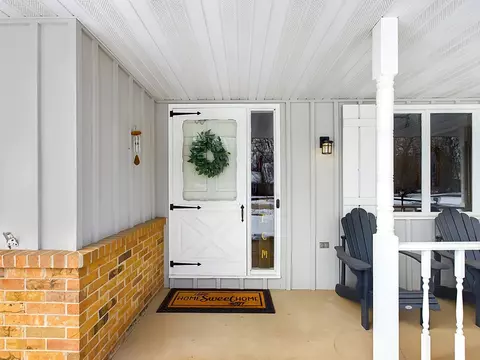 Entry Way - 4 Meadowbrook Ct, Appleton, WI 54914 photo 1 of 2