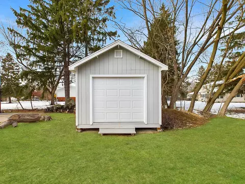 Exterior - 4 Meadowbrook Ct, Appleton, WI 54914 photo 7 of 10