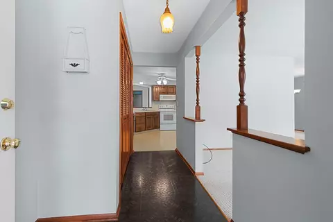 Entry Way - 1006 W Taylor St, Appleton, WI 54914 photo 1 of 2