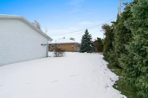 Exterior - 1006 W Taylor St, Appleton, WI 54914 photo 6 of 11