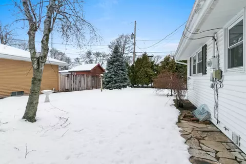 Exterior - 1006 W Taylor St, Appleton, WI 54914 photo 2 of 11