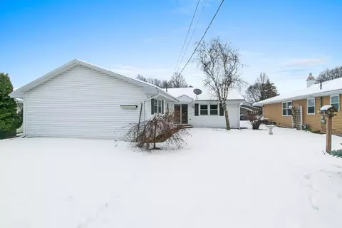 Exterior - 1006 W Taylor St, Appleton, WI 54914 photo 5 of 11