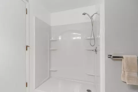 Bath - 1006 W Taylor St, Appleton, WI 54914 photo 3 of 3