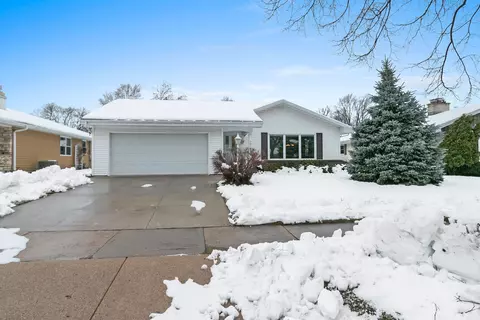 Exterior - 1006 W Taylor St, Appleton, WI 54914 photo 10 of 11