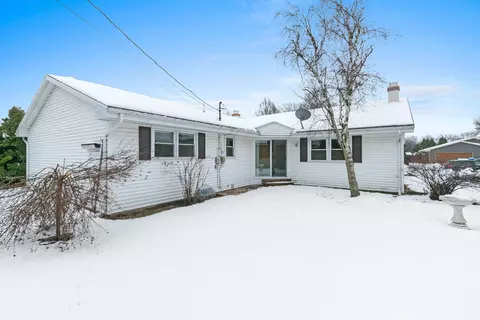 Exterior - 1006 W Taylor St, Appleton, WI 54914 photo 4 of 11