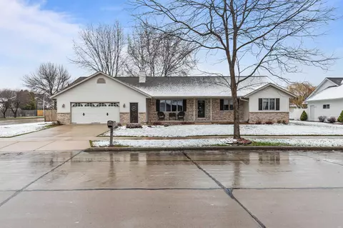 3700 S Chestnut Ln, Appleton, WI 54915