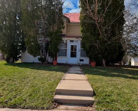 206 Valley St, Horicon, WI 53032