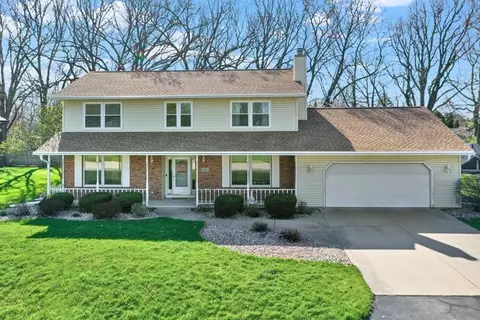 1027 Wylde Oak Dr, Oshkosh, WI 54904